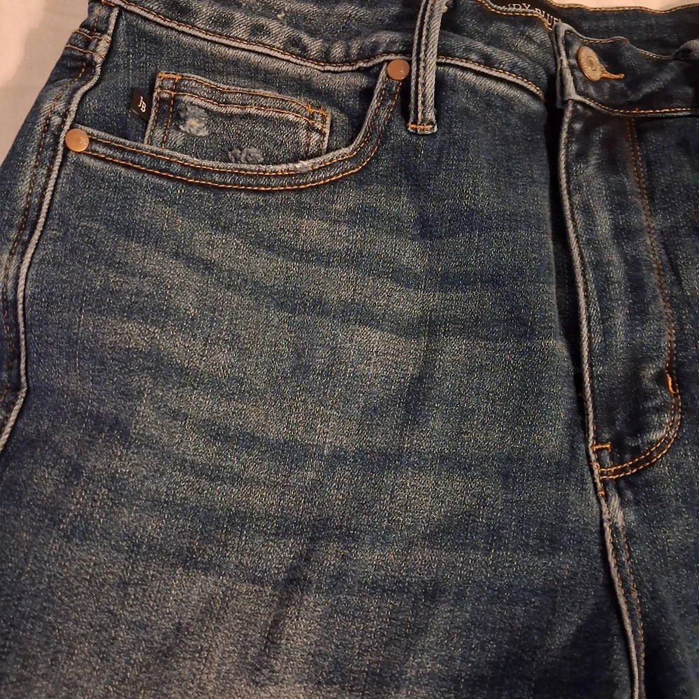 Judy Blue Medium Wash Jean Shorts - Picture 3 of 11